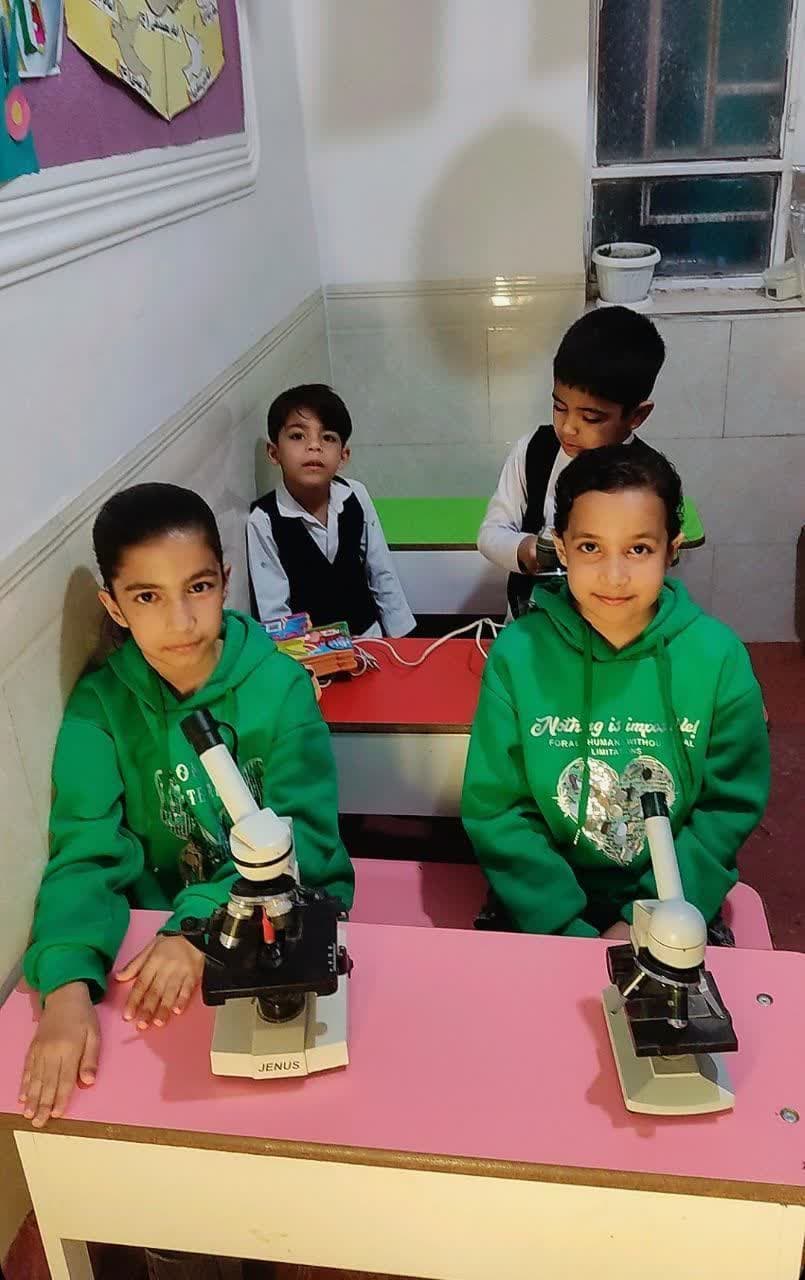 آشنا نمودن نوآموزان با وسایل علمی و تحقیقی